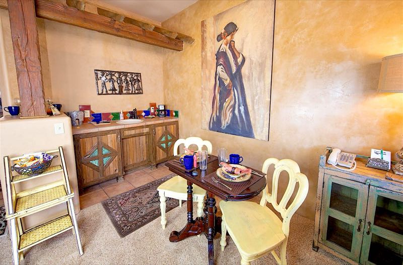 Cactus Flower villa kitchenette and dining table