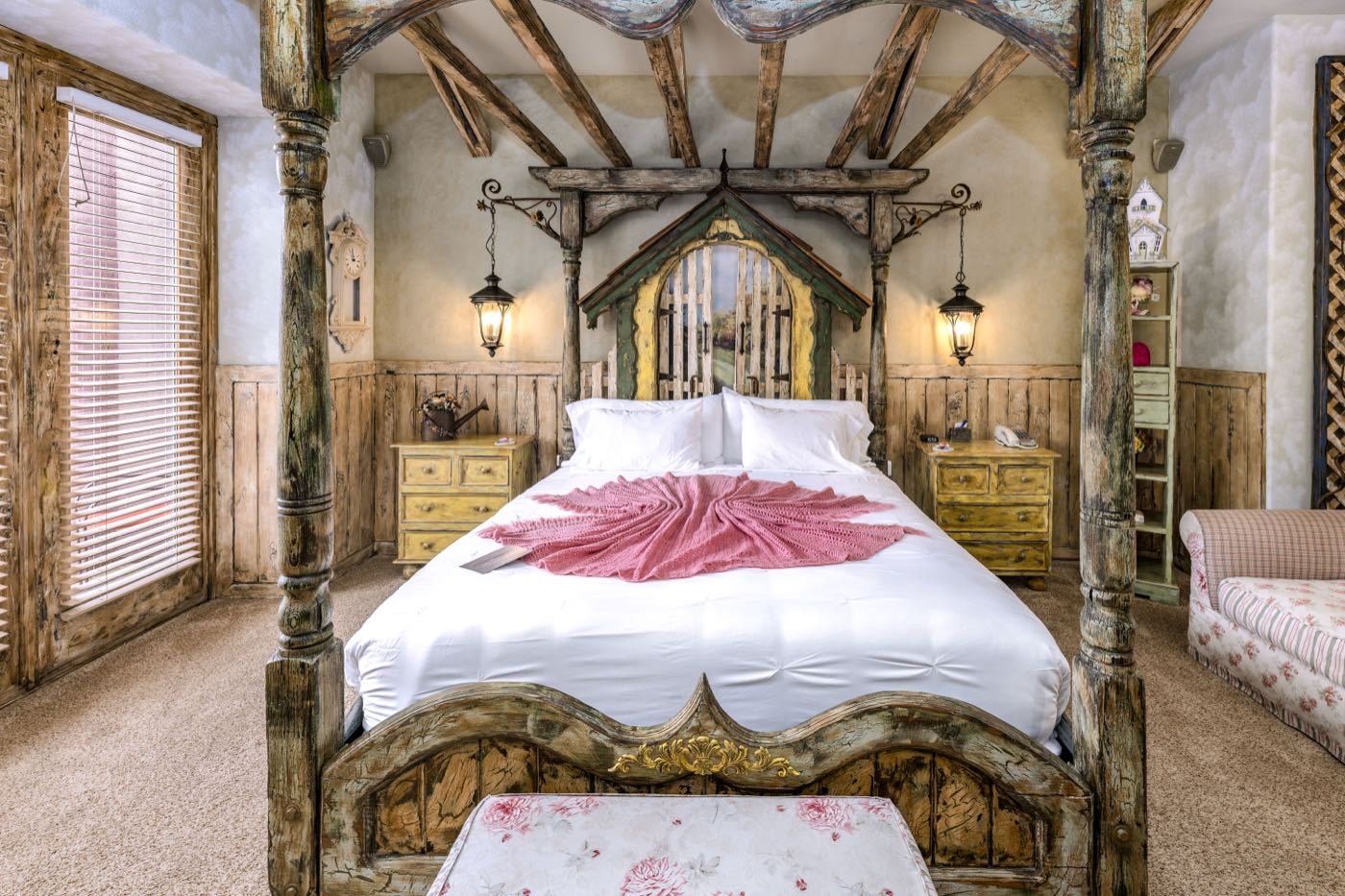 Country Garden villa rustic four-poster bed at Adobe Grand Villas in Sedona