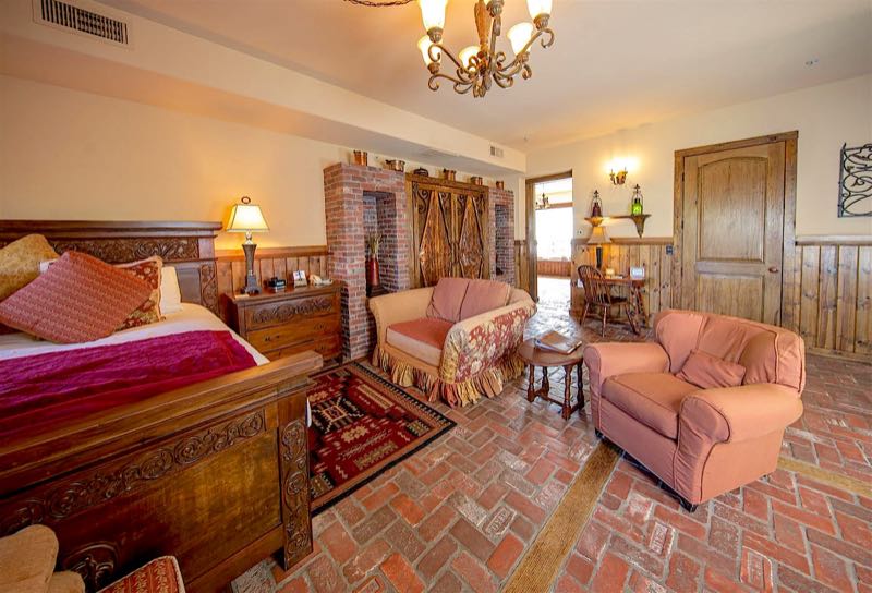 Red Cinder villa bed and sitting area